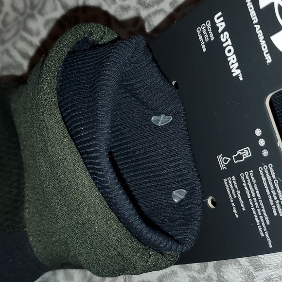 Under Armour UA Storm gloves, Cold Weather Touchscreen Compatible - Green - Picture 4 of 4